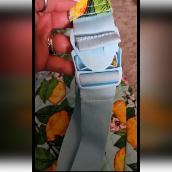 Vera Bradley Blue And Yellow Lighten Up Essentials Lemon Grove Sling Bag - Picture 7 of 11